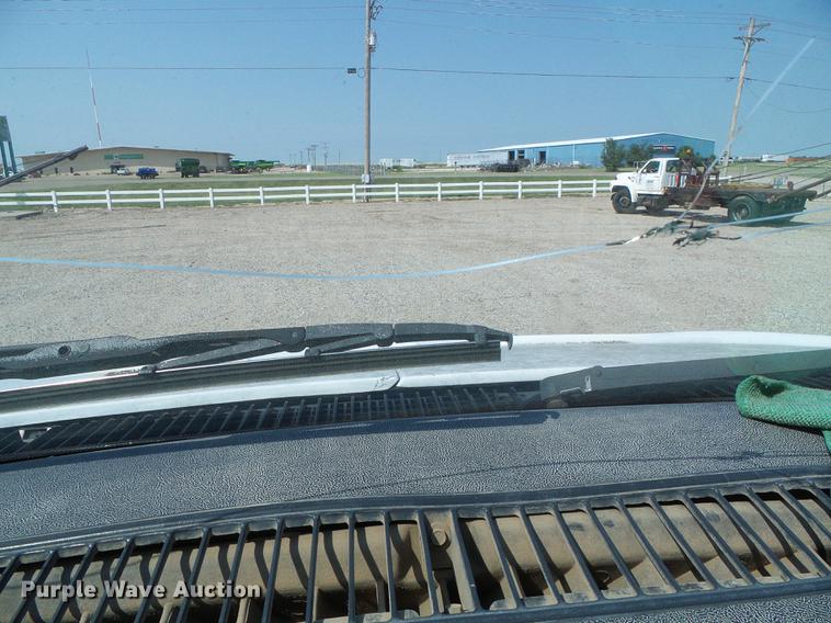 image for item DD5839 1999 Chevrolet C6500 truck cab and chassis