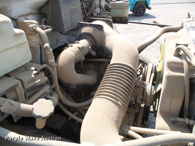 image for item DD5839 1999 Chevrolet C6500 truck cab and chassis