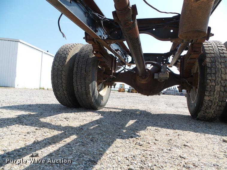 image for item DD5839 1999 Chevrolet C6500 truck cab and chassis