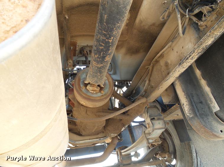 image for item DD5839 1999 Chevrolet C6500 truck cab and chassis