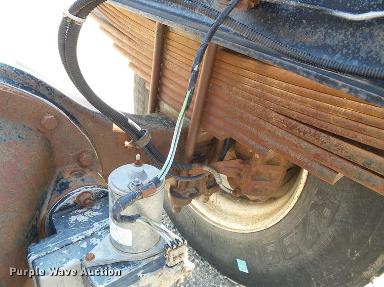 image for item DD5839 1999 Chevrolet C6500 truck cab and chassis