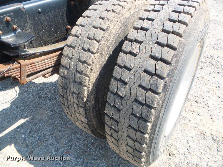 image for item DD5839 1999 Chevrolet C6500 truck cab and chassis