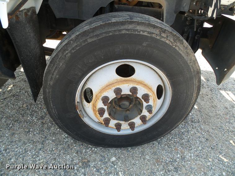 image for item DD5839 1999 Chevrolet C6500 truck cab and chassis