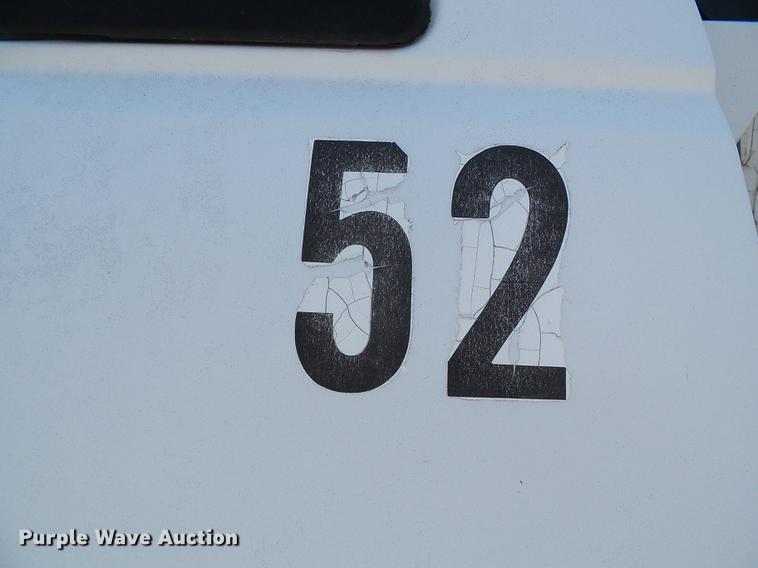 image for item DD5839 1999 Chevrolet C6500 truck cab and chassis