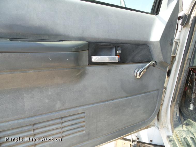 image for item DD5840 1995 Chevrolet Kodiak C5500 flatbed truck