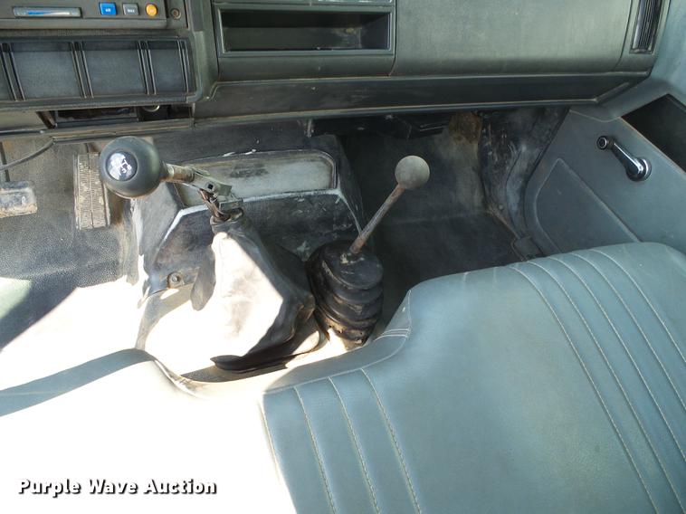 image for item DD5840 1995 Chevrolet Kodiak C5500 flatbed truck