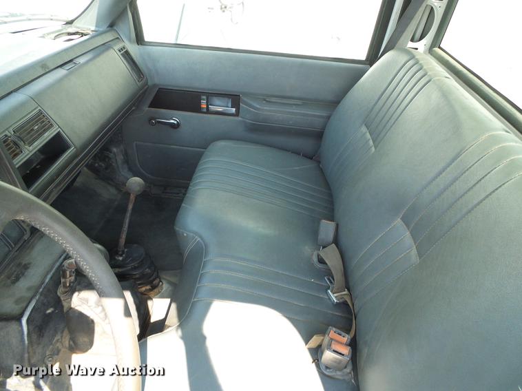 image for item DD5840 1995 Chevrolet Kodiak C5500 flatbed truck