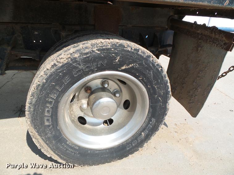 image for item DD5840 1995 Chevrolet Kodiak C5500 flatbed truck