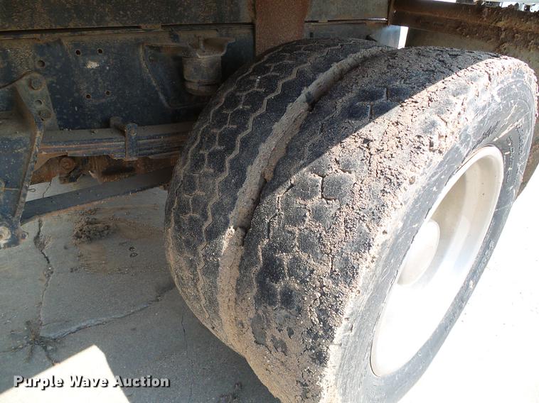 image for item DD5840 1995 Chevrolet Kodiak C5500 flatbed truck