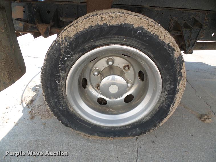 image for item DD5840 1995 Chevrolet Kodiak C5500 flatbed truck