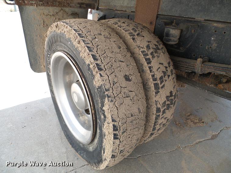 image for item DD5840 1995 Chevrolet Kodiak C5500 flatbed truck