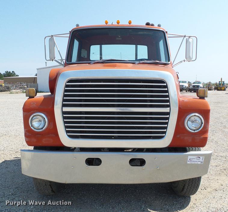 image for item DD5852 1975 Ford 8000 flatbed truck