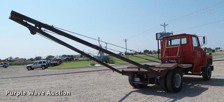 image for item DD5852 1975 Ford 8000 flatbed truck