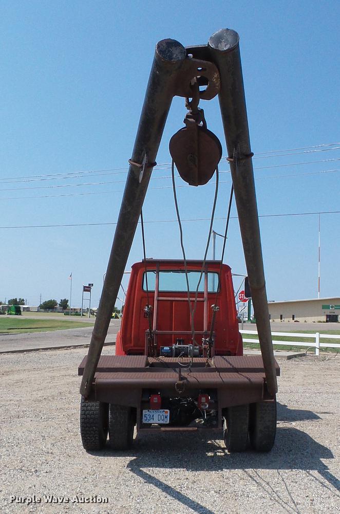 image for item DD5852 1975 Ford 8000 flatbed truck