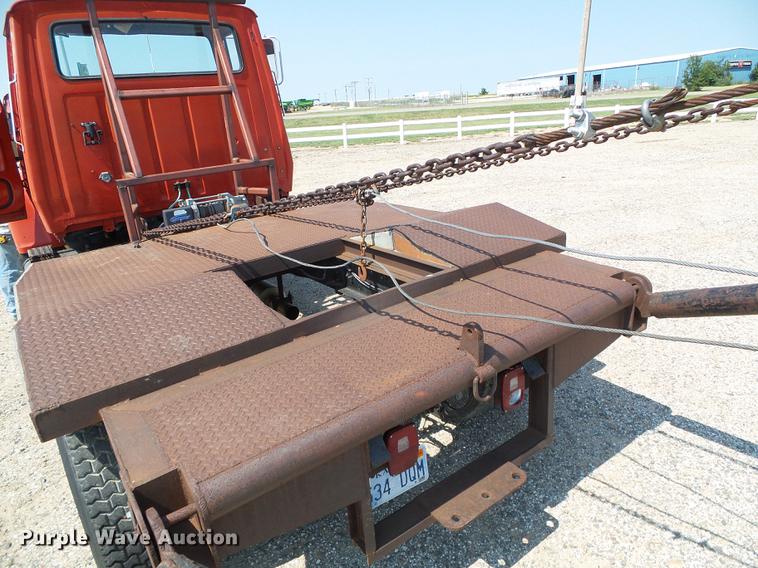 image for item DD5852 1975 Ford 8000 flatbed truck