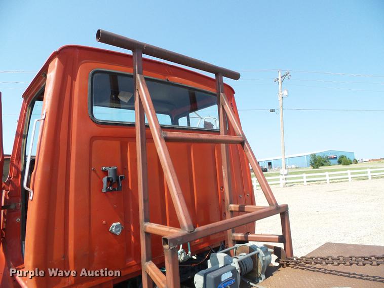 image for item DD5852 1975 Ford 8000 flatbed truck