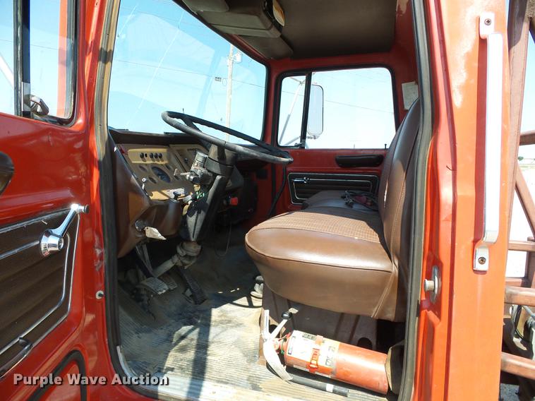 image for item DD5852 1975 Ford 8000 flatbed truck