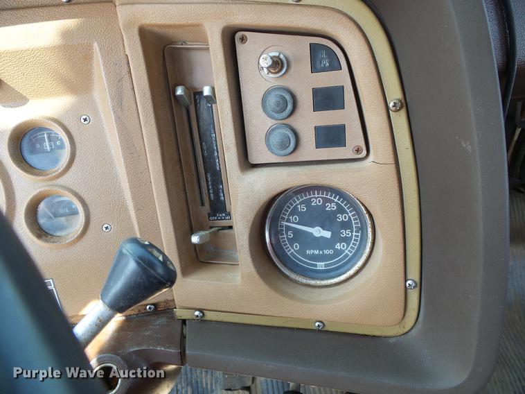 image for item DD5852 1975 Ford 8000 flatbed truck