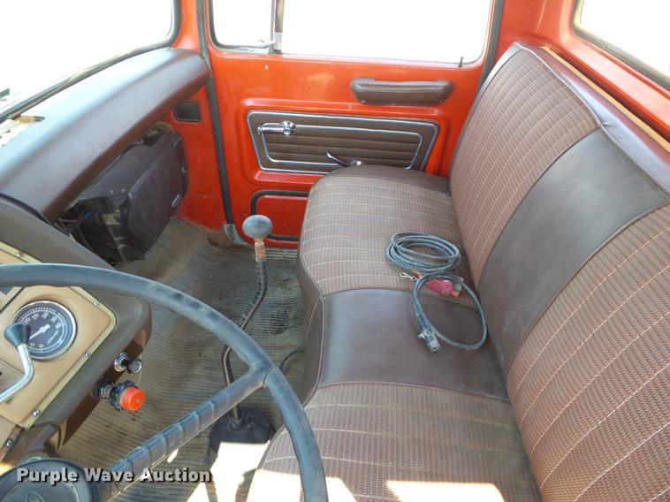 image for item DD5852 1975 Ford 8000 flatbed truck