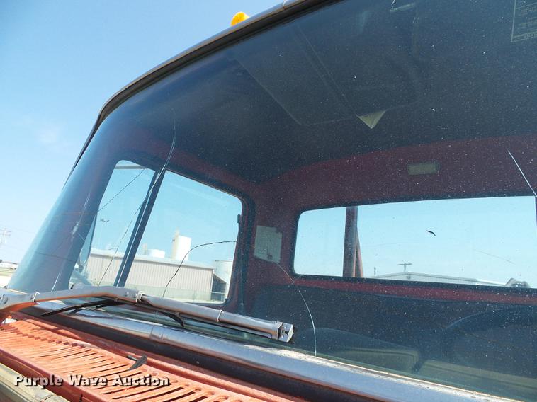 image for item DD5852 1975 Ford 8000 flatbed truck