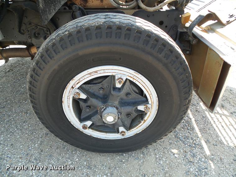 image for item DD5852 1975 Ford 8000 flatbed truck