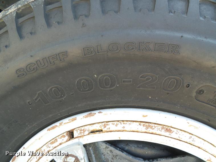 image for item DD5852 1975 Ford 8000 flatbed truck