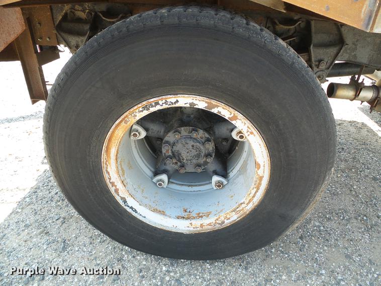 image for item DD5852 1975 Ford 8000 flatbed truck