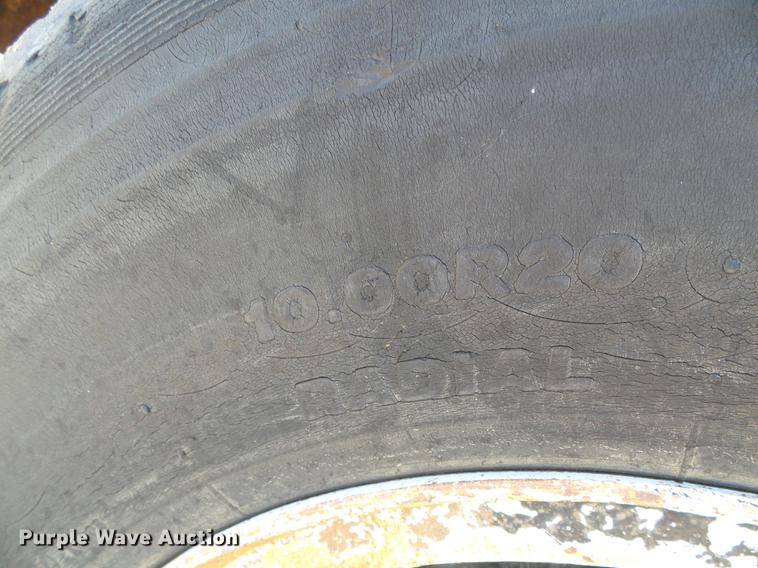 image for item DD5852 1975 Ford 8000 flatbed truck