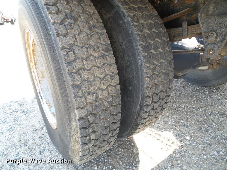 image for item DD5852 1975 Ford 8000 flatbed truck