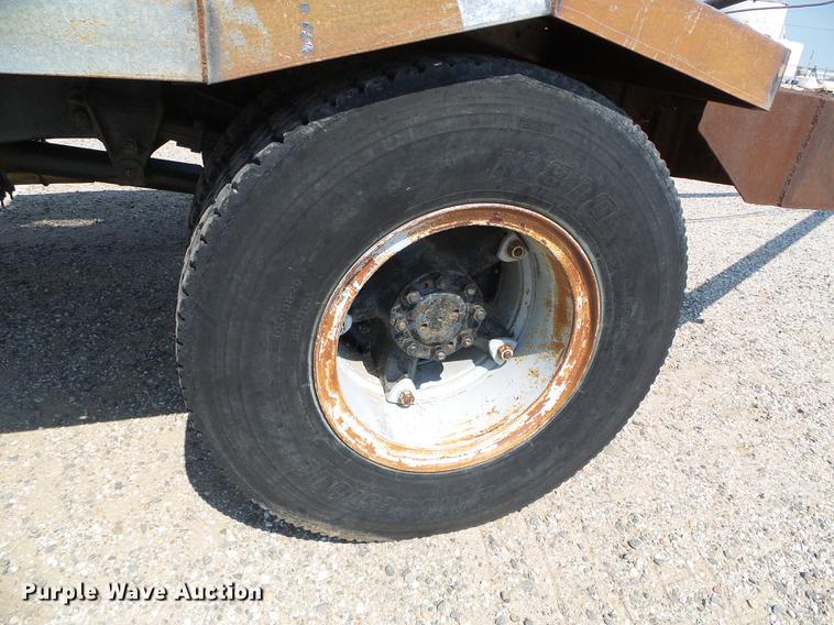 image for item DD5852 1975 Ford 8000 flatbed truck