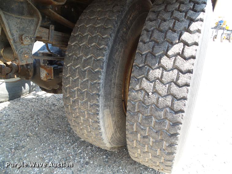 image for item DD5852 1975 Ford 8000 flatbed truck