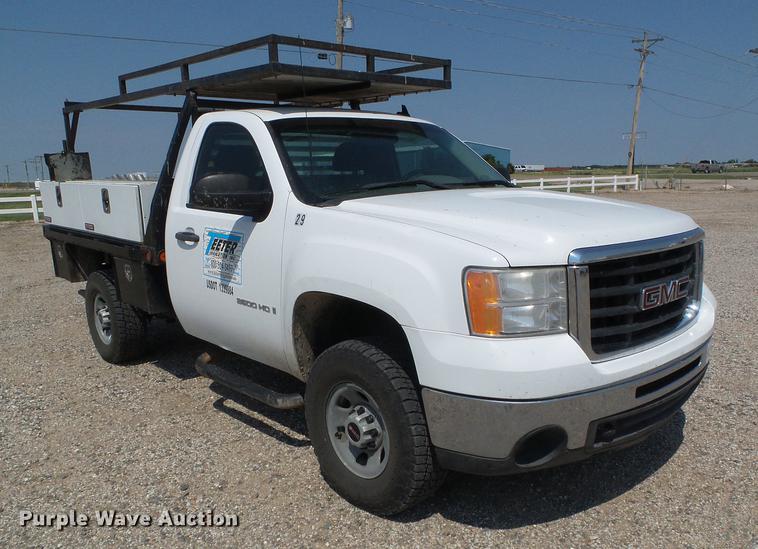 image for item DD5853 2009 GMC Sierra 3500HD flatbed pickup truck
