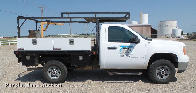 image for item DD5853 2009 GMC Sierra 3500HD flatbed pickup truck