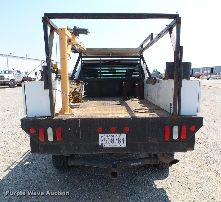 image for item DD5853 2009 GMC Sierra 3500HD flatbed pickup truck