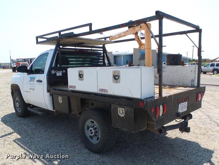 image for item DD5853 2009 GMC Sierra 3500HD flatbed pickup truck