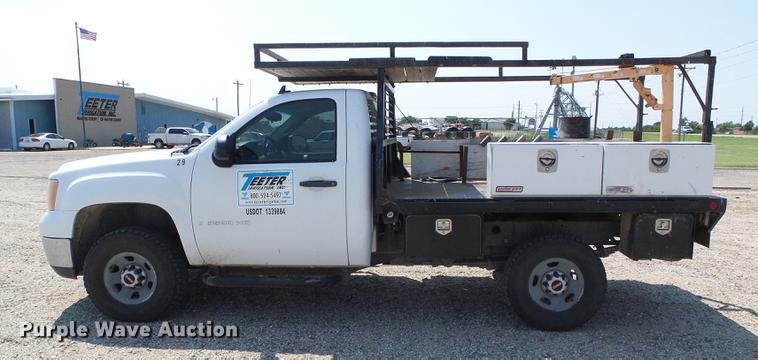 image for item DD5853 2009 GMC Sierra 3500HD flatbed pickup truck