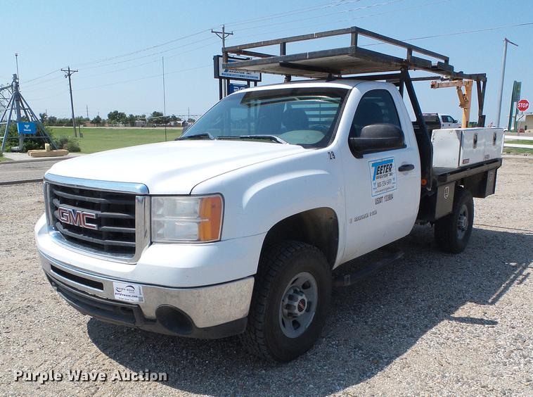 image for item DD5853 2009 GMC Sierra 3500HD flatbed pickup truck