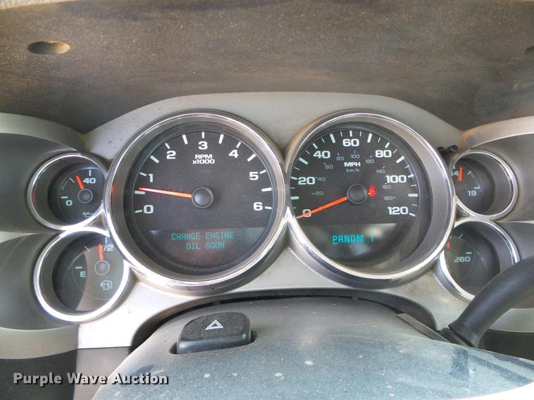 image for item DD5853 2009 GMC Sierra 3500HD flatbed pickup truck