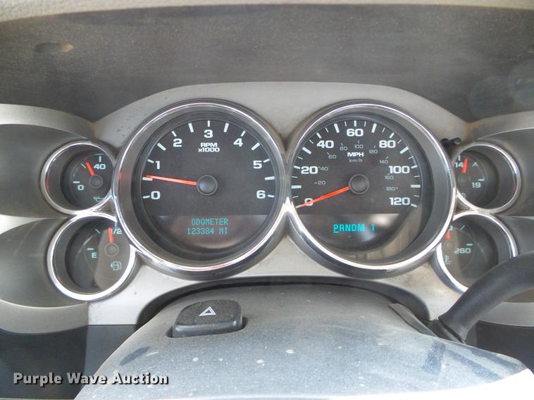 image for item DD5853 2009 GMC Sierra 3500HD flatbed pickup truck