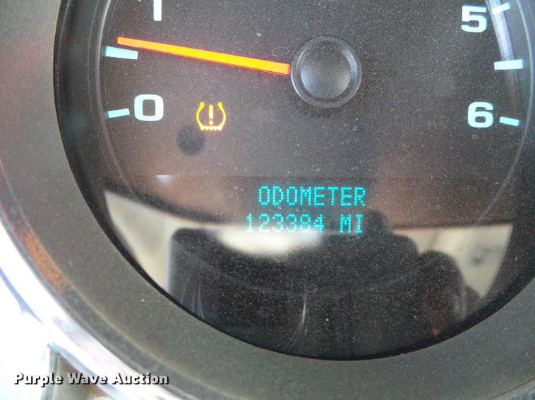 image for item DD5853 2009 GMC Sierra 3500HD flatbed pickup truck