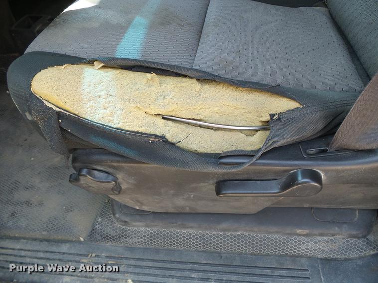 image for item DD5853 2009 GMC Sierra 3500HD flatbed pickup truck