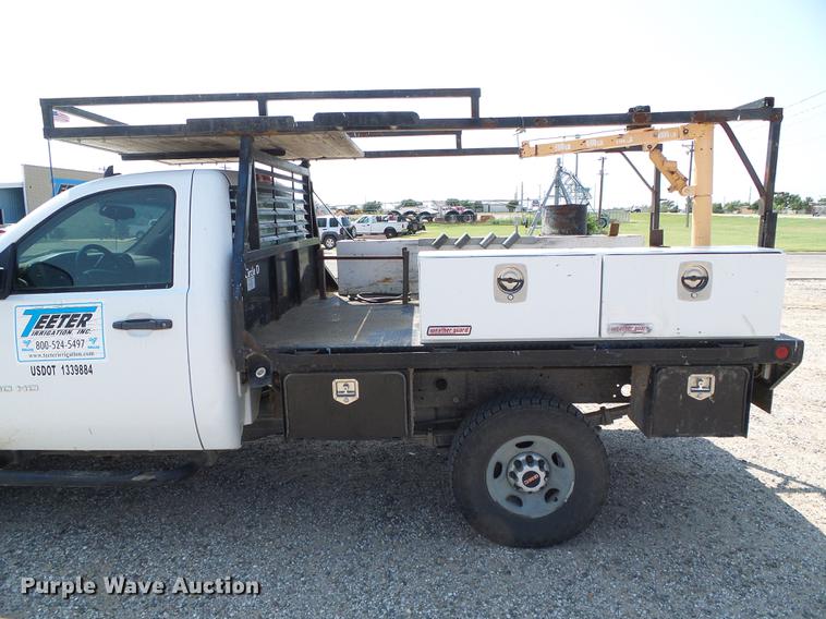 image for item DD5853 2009 GMC Sierra 3500HD flatbed pickup truck