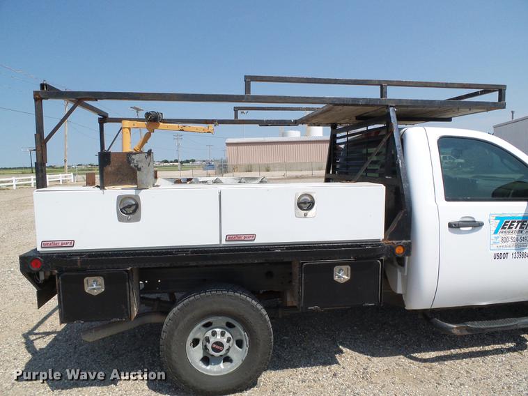 image for item DD5853 2009 GMC Sierra 3500HD flatbed pickup truck