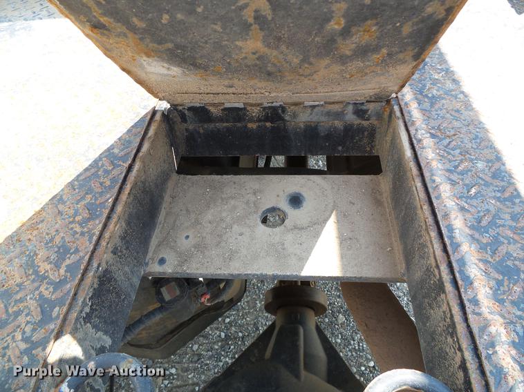 image for item DD5853 2009 GMC Sierra 3500HD flatbed pickup truck