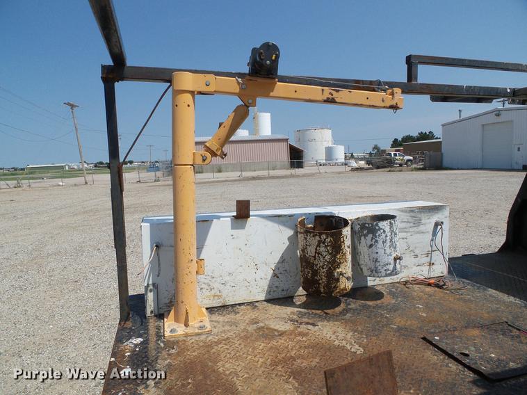 image for item DD5853 2009 GMC Sierra 3500HD flatbed pickup truck