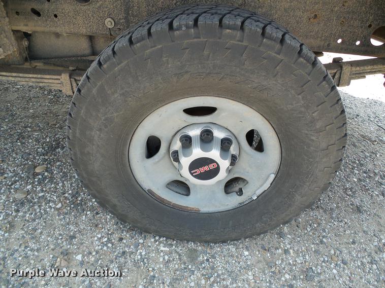 image for item DD5853 2009 GMC Sierra 3500HD flatbed pickup truck