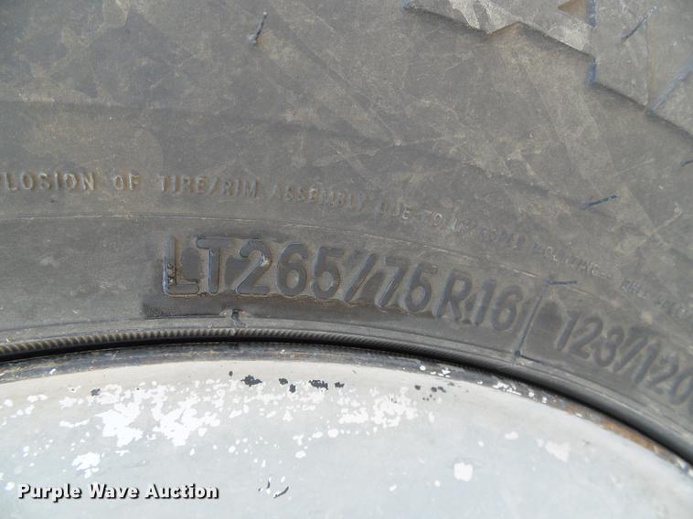 image for item DD5853 2009 GMC Sierra 3500HD flatbed pickup truck