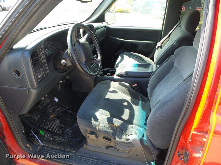 image for item DD5876 2002 Chevrolet Silverado 2500HD Crew Cab pickup truck