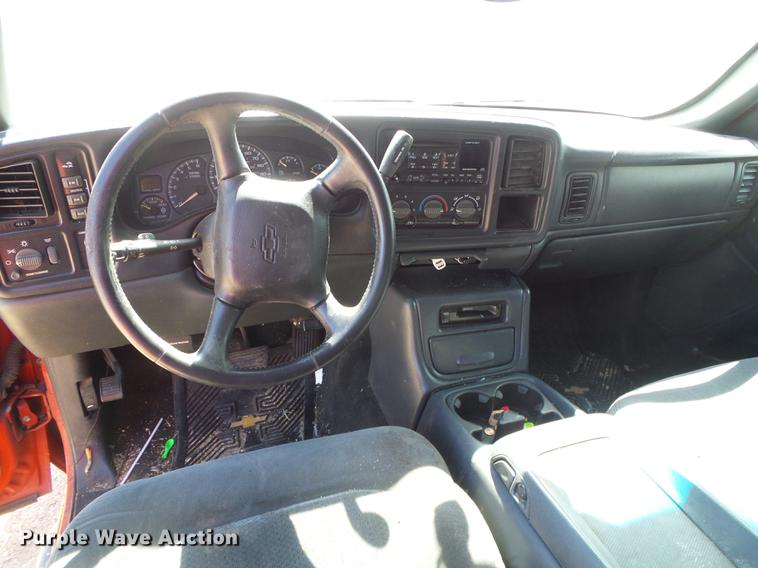 image for item DD5876 2002 Chevrolet Silverado 2500HD Crew Cab pickup truck