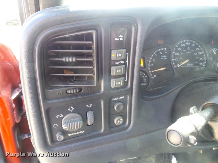 image for item DD5876 2002 Chevrolet Silverado 2500HD Crew Cab pickup truck